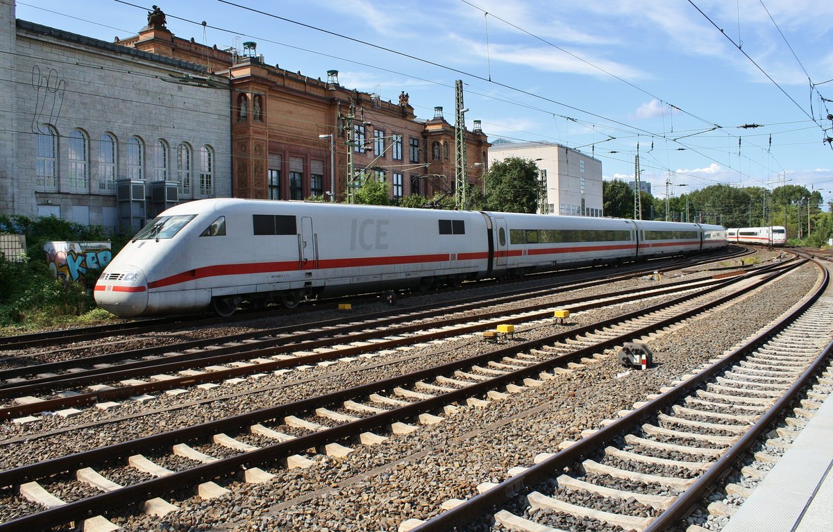 401 064-1 fährt am 2.9.2017 als ICE881 von Hamburg-Altona nach München Hauptbahnhof in den Hamburger Hauptbahnhof ein.