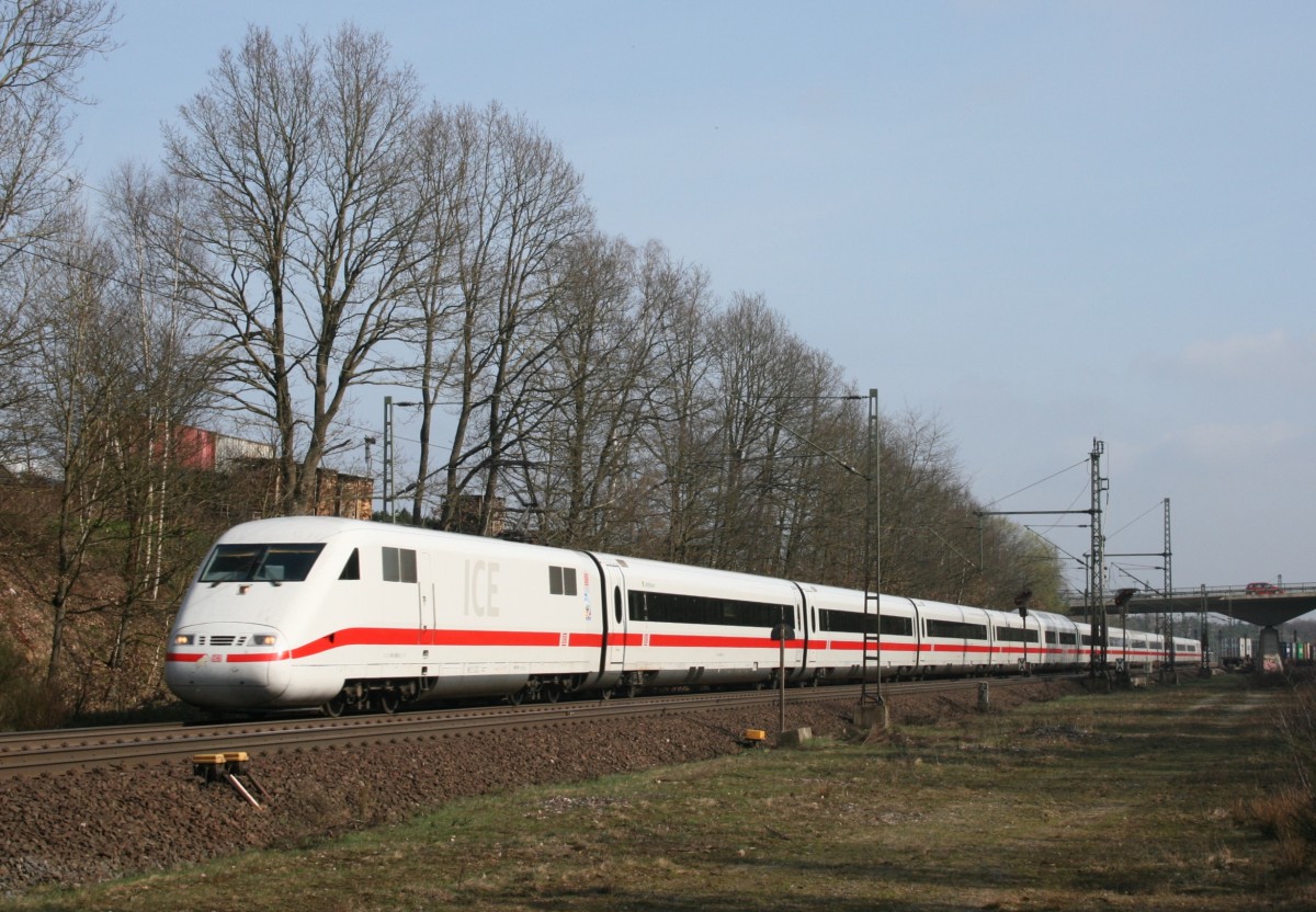 401 066 als ICE 787 (Hamburg-Altona–M�nchen Hbf) am 02.04.2011 in Unterl��