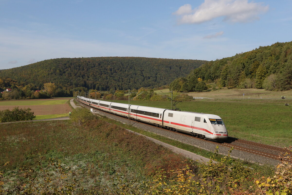401 068  Crailsheim  am 10. Oktober 2022 bei Harrbach im Maintal.