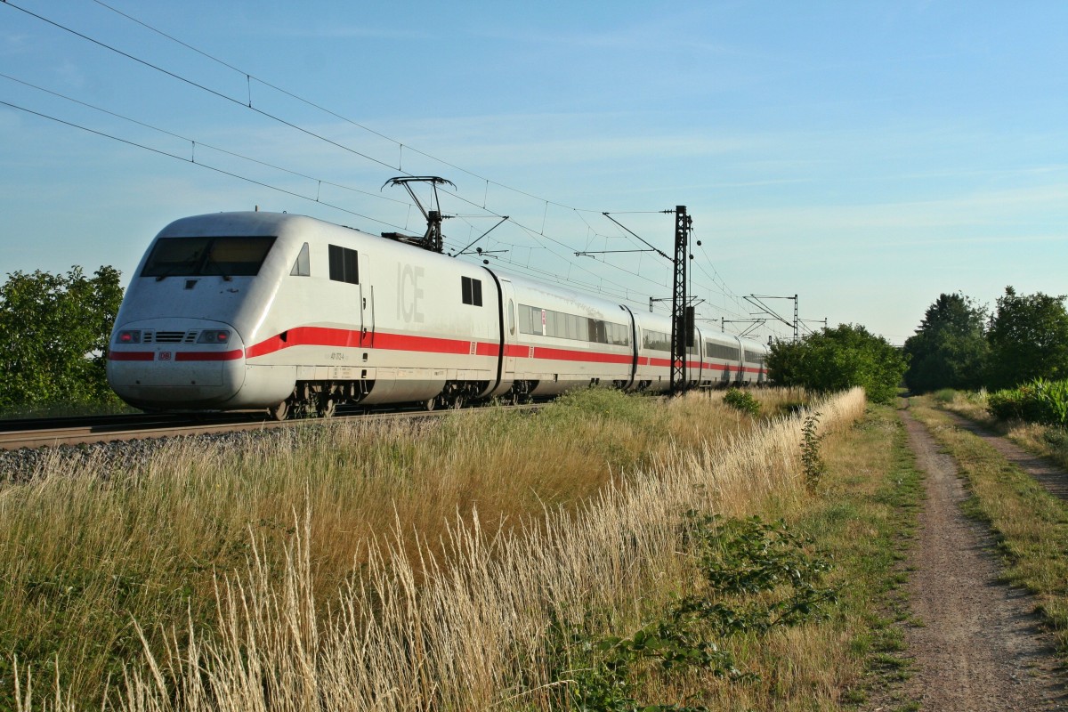 401 072-4 als ICE 78 von Basel SBB nach Hamburg-Altona am Morgen des 03.07.14 sldich von Hgelheim.