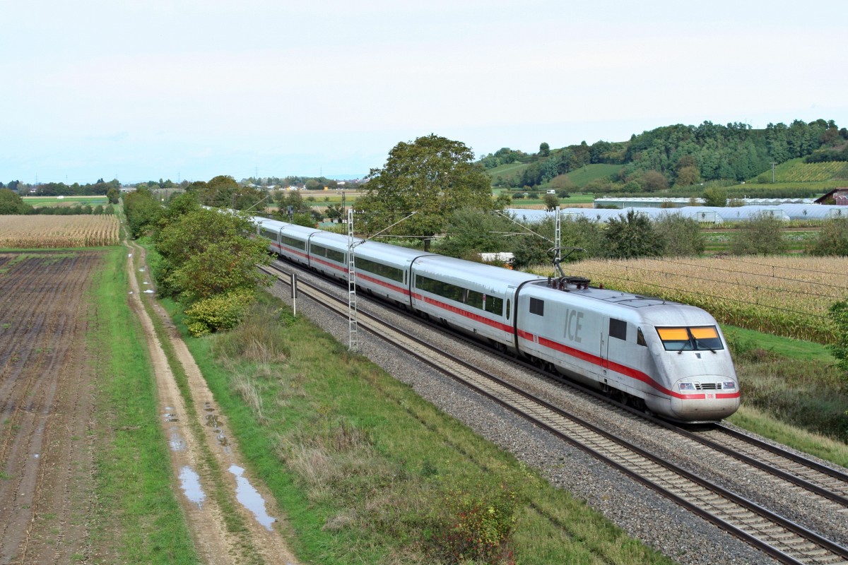 401 074-0 als ICE 72 von Z�rich nach Hamburg Altona am Mittag des 16.10.13 n�rdlich von H�gelheim.