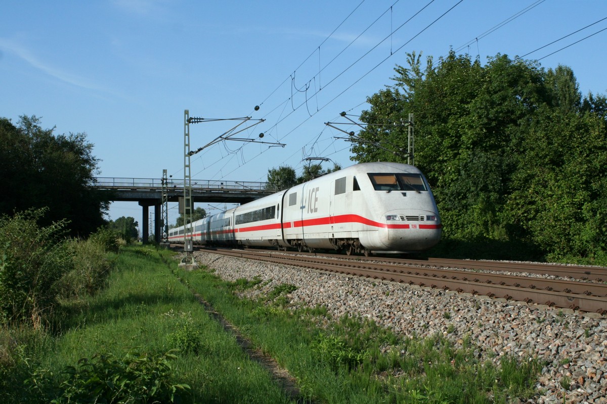 401 075-7 als ICE 292 von Z�rich nach Berlin Ostbahnhof am sp�ten Nachmittag des 04.08.13 kurz vor Buggingen.