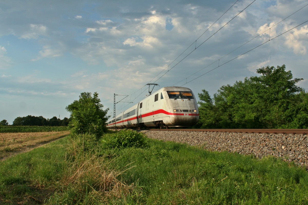 401 077-3 als ICE 373 von Berlin Ostbahnhof nach Interlaken Ost am Abend des 03.08.13 s�dlich von Buggingen.