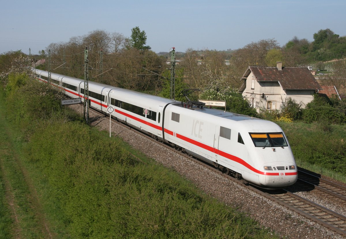 401 077 als ICE 371 (Berlin Hbf–Interlaken Ost) am 21.04.2015 zwischen Mllheim (Baden) und Auggen