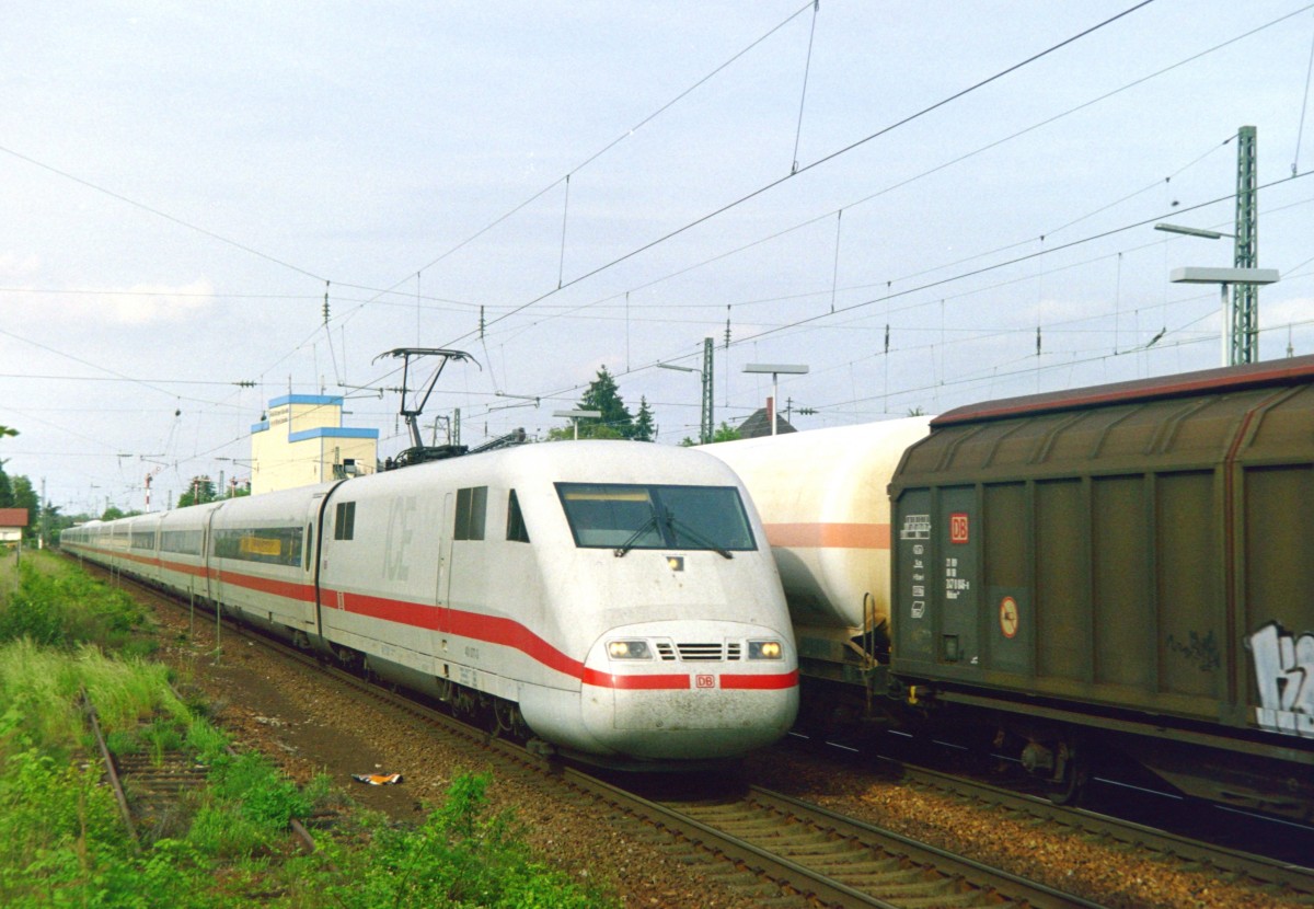 401 077 als ICE 77 (Hamburg-Altona–Zrich HB) am 17.05.2006 in Durmersheim