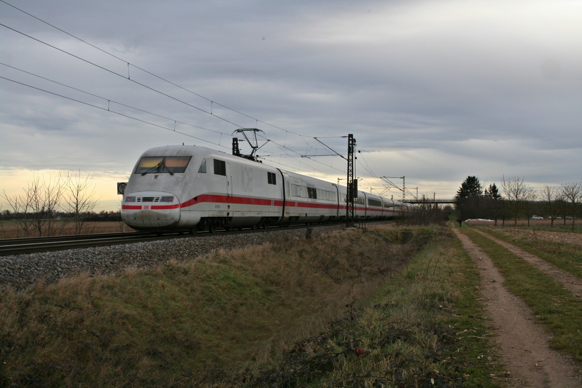 401 078-1 als ICE 276 von Interlaken Ost nach Berlin Ostbahnhof am Nachmittag des 06.01.14 bei Hgelheim.