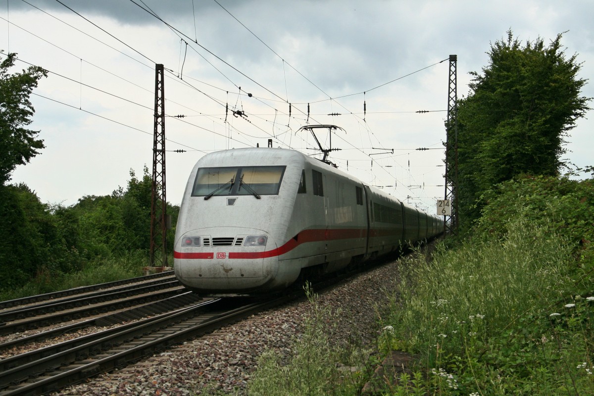 401 080-7 als ICE 72 von Zrich HB nach Hamburg-Altona am Nachmittag des 12.07.14. nrdlich von Leutersberg.