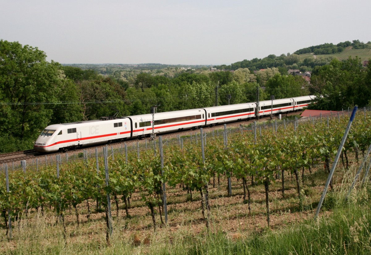 401 080 als ICE 276 (Interlaken Ost–Berlin Ostbf) am 10.05.2011 zwischen Rheinweiler und Bad Bellingen