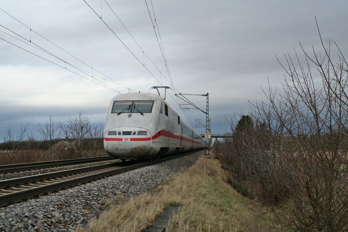 401 084-9 als ICE 276 von Interlaken Ost nach Berlin Ostbahnhof am Nachmittag des 03.01.14 bei Hgelheim.