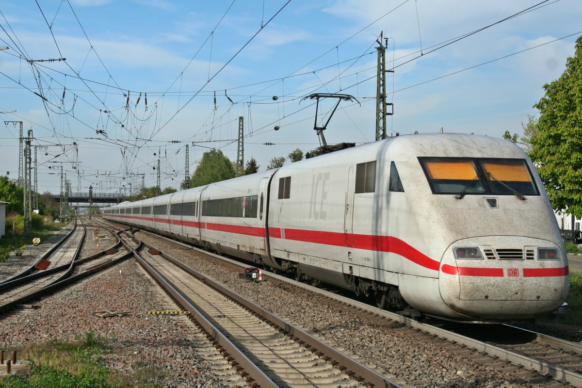 401 084-9 vermutlich als ICE 274 von Basel SBB nach Berlin Ostbahnhof am Nachmittag des 17.04.14 beim Verlassen des Bahnhof Müllheim (Baden).