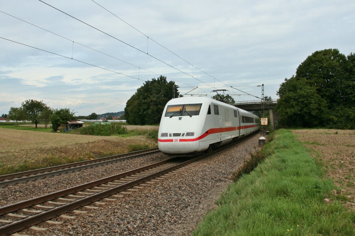 401 086-4 als ICE 276 auf der Fahrt von Interlaken Ost nach Berlin Ostbahnhof am Mittag des 08.08.14 sdlich von Kollmarsreute.