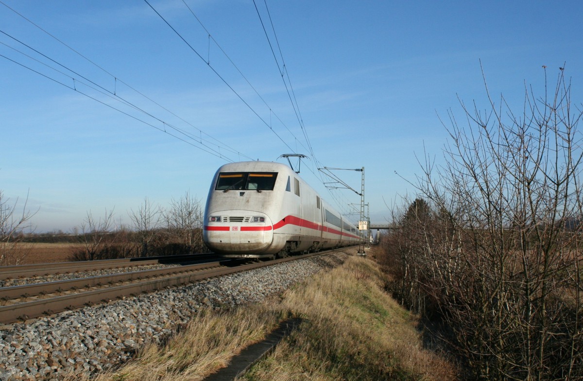 401 087-2 als ICE 370 von Interlaken Ost nach Berlin Ostbahnhof am Morgen des 31.12.13 bei Hgelheim.