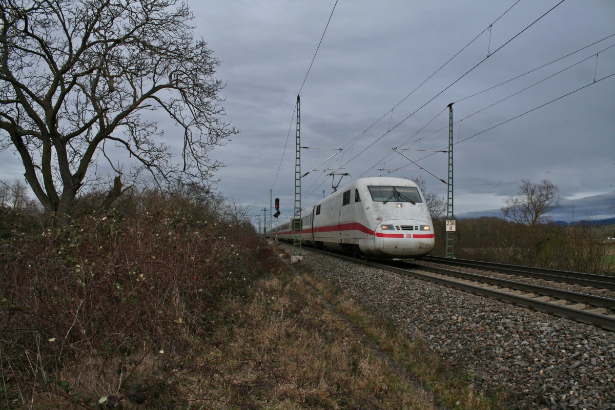 401 089-8 war am 14.02.14 als ICE 75 von Hamburg-Altona nach Zrich HB unterwegs. Hier konnte ich den Zug sdlich von Mllheim (Baden) bildlich festhalten.