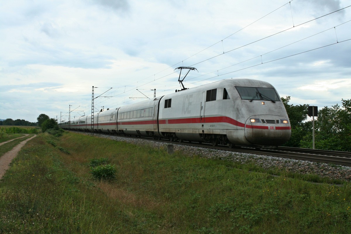 401 502-0 als ICE 270 von Basel SBB nach Berlin am Nachmittag des 14.09.13 westlich des Weinortes Hgelheim.