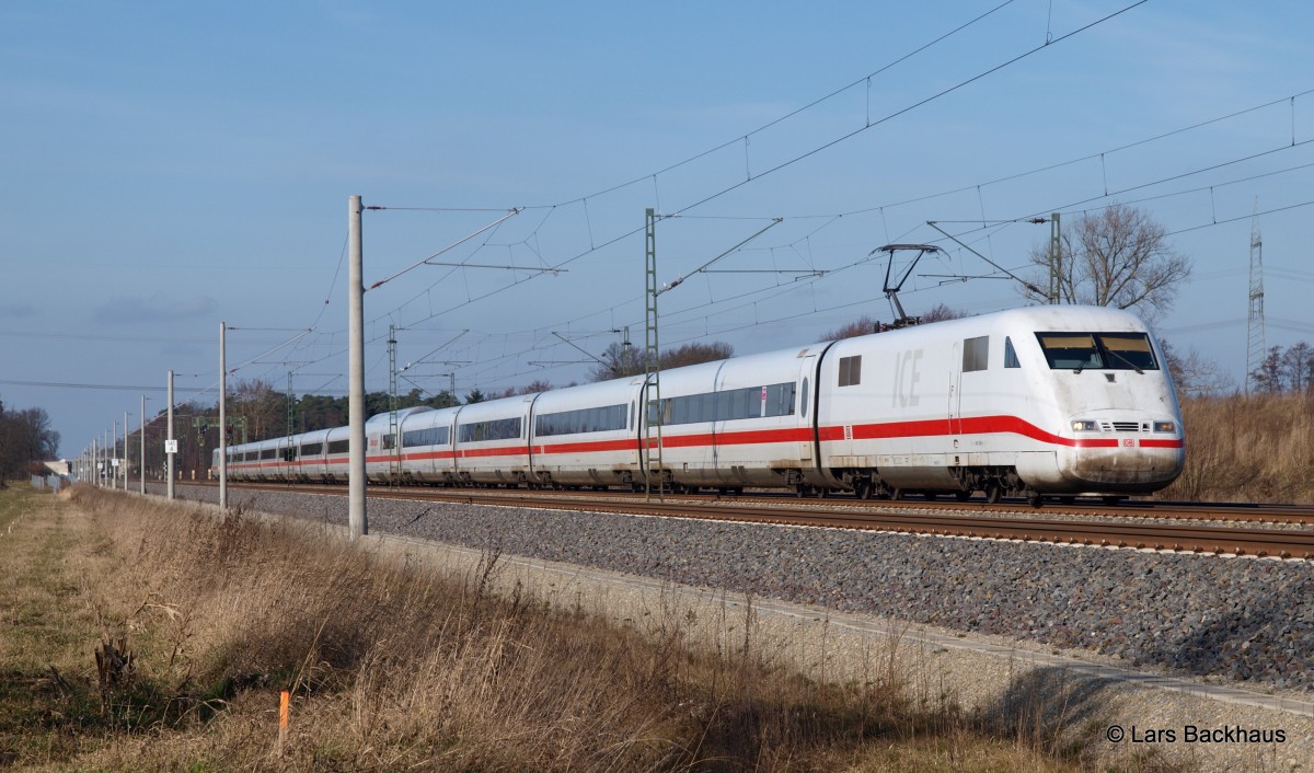 401 503 und 401 003 eilen am 23.02.14 als ICE 577 nach Stuttgart Hbf bei Bardowick-Bruch Richtung Hannover.