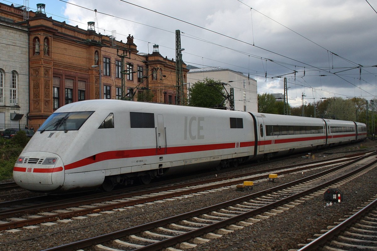 401 503-8 fährt am 26.4.2017 als ICE774 von Stuttgart Hauptbahnhof nach Hamburg-Altona aus dem Hamburger Hauptbahnhof aus. 