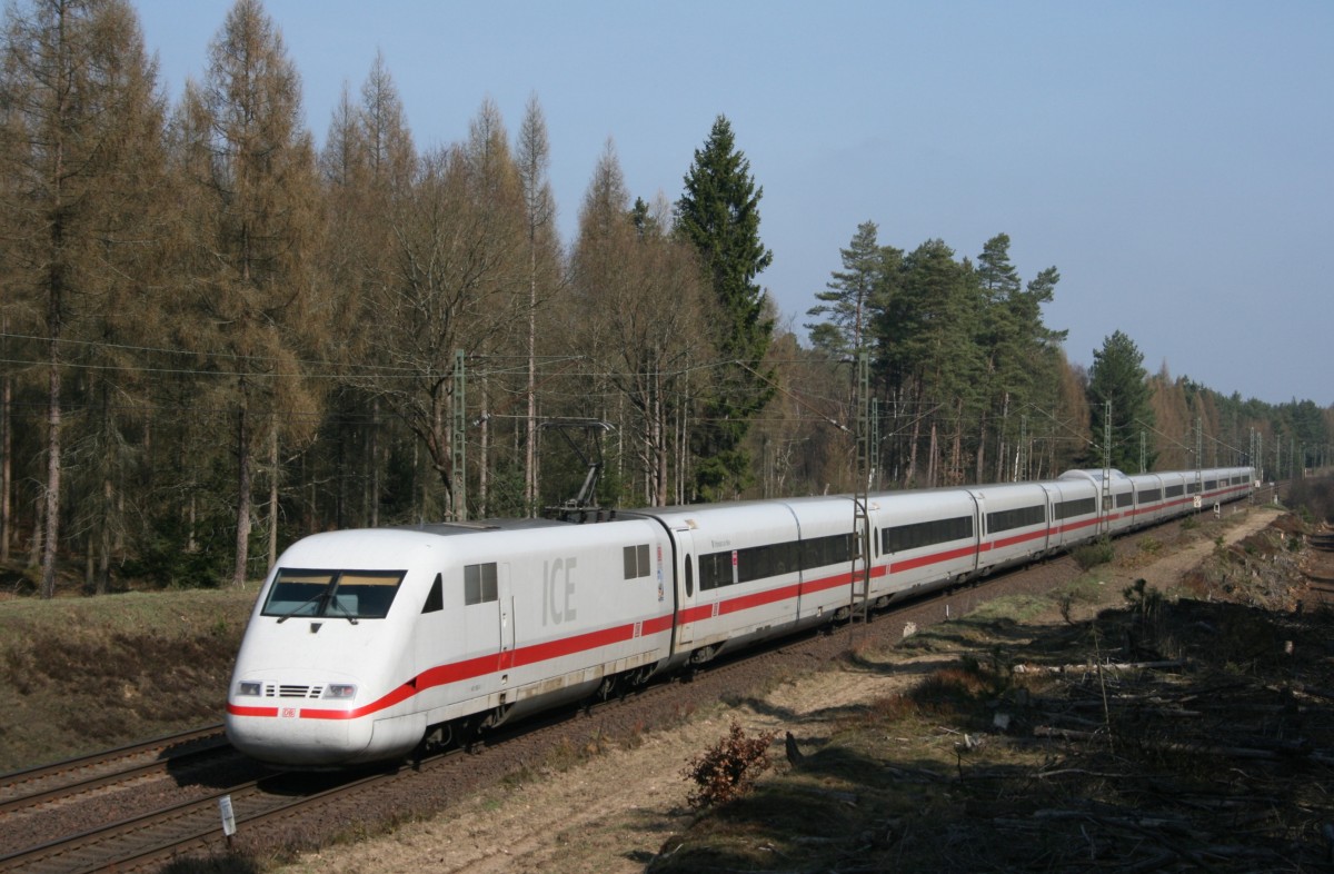 401 505 als ICE 772 (Stuttgart Hbf–Hamburg-Altona) am 02.04.2011 zwischen Eschede und Unterl��