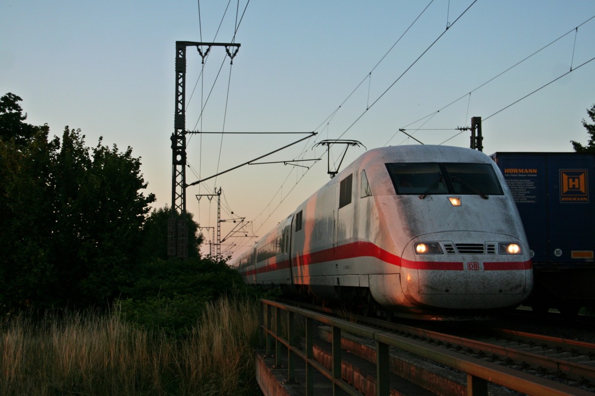401 508-7 als ICE 375 von Berlin Ostbahnhof nach Basel SBB am Abend des 16.07.14 in Mllheim (Baden).