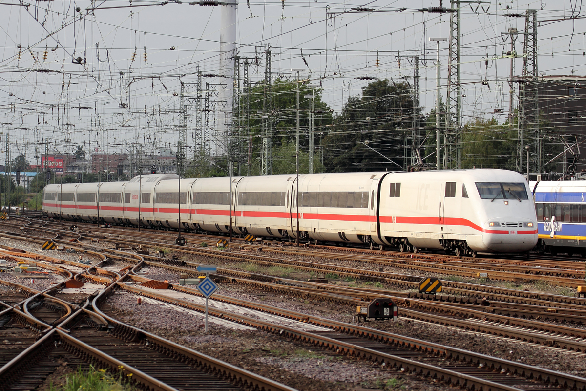 401 508-7 bei der Einfahrt in Bremen Hbf. 21.9.2013
