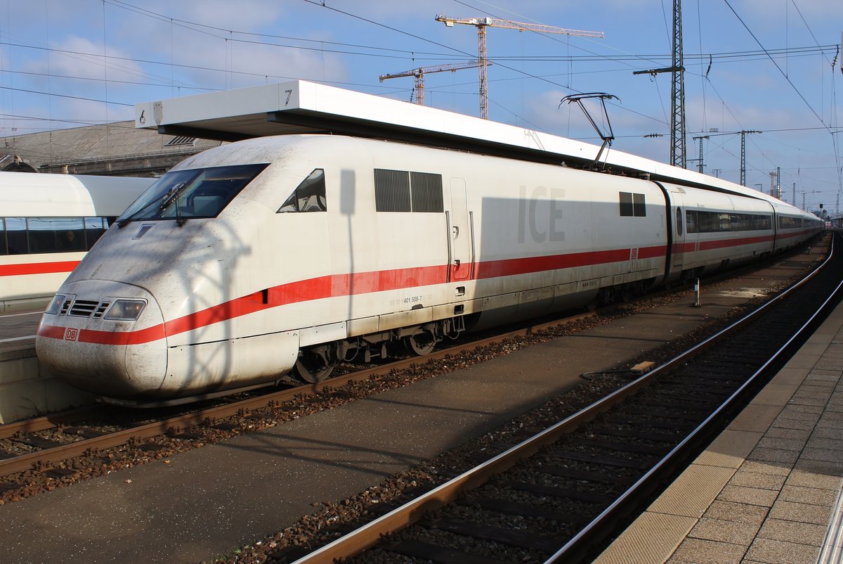 401 508-7  Lichtenfels  wartet am 15.11.2018 als ICE800 von München Hauptbahnhof nach Hamburg-Altona im Nürnberger Hauptbahnhof. 