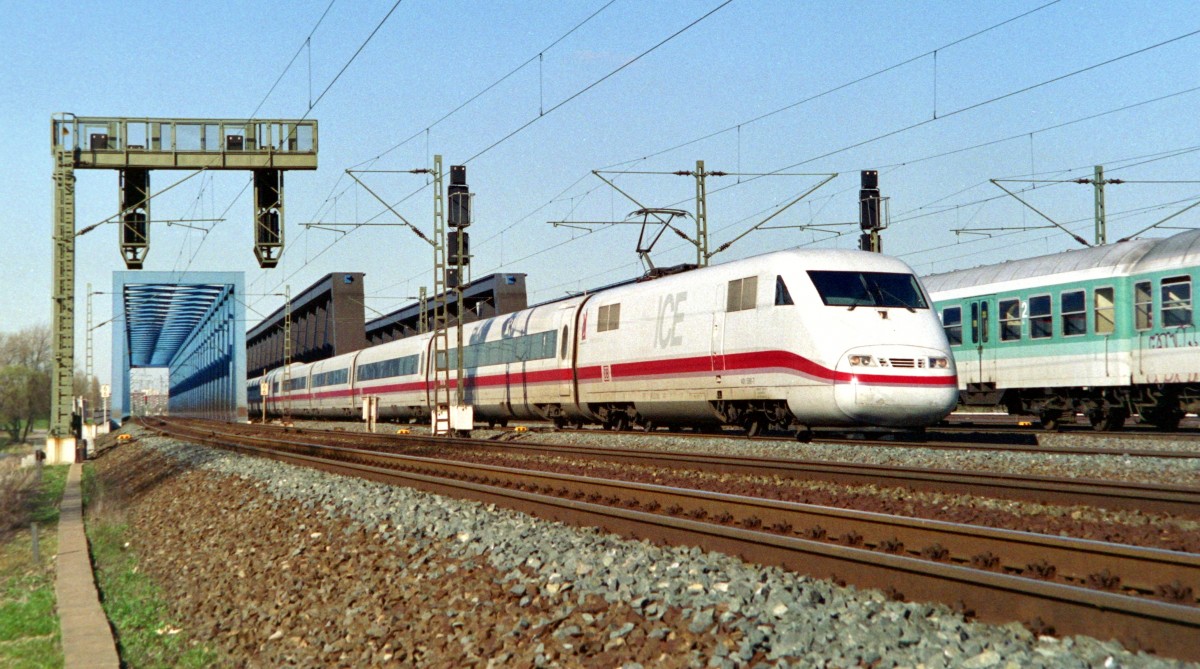 401 508 als ICE 777  Marie Luise Kaschnitz  am 07.04.1997 auf der Sderelbbrcke in Hamburg-Harburg