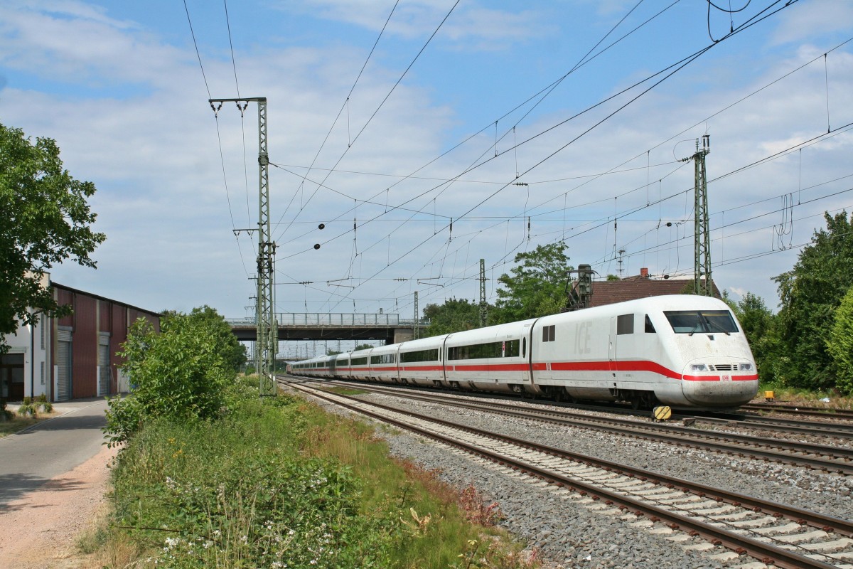 401 509-5 als ICE 70 von Basel SBB nach Hamburg-Altona am Nachmittag des 14.06.14 in Mllheim (Baden).