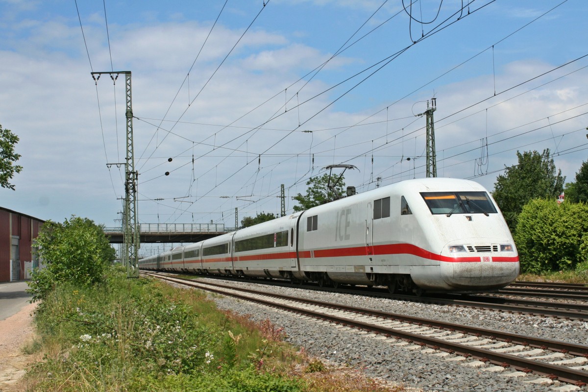 401 511-1 als ICE 279 von Berlin Ostbahnhof nach Basel SBB am Nachmittag des 14.06.14 in Mllheim (Baden).