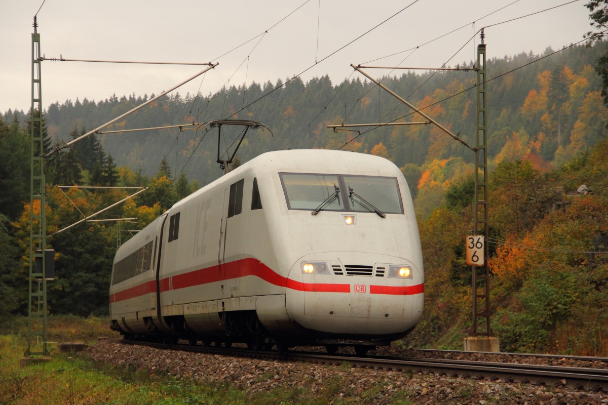401 514-5  Friedrichshafen  im Frankenwald bei Förtschendorf am 09.10.2015.