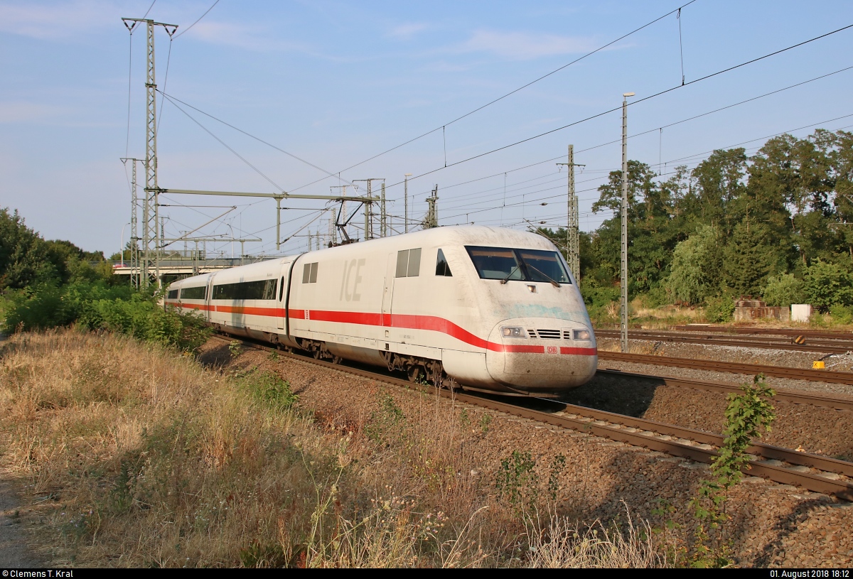 401 518-6 (Tz 118) als ICE 695 (Linie 11) von Berlin Hbf nach München Hbf erreicht Lutherstadt Wittenberg Hbf auf Gleis 2.
[1.8.2018 | 18:12 Uhr]
