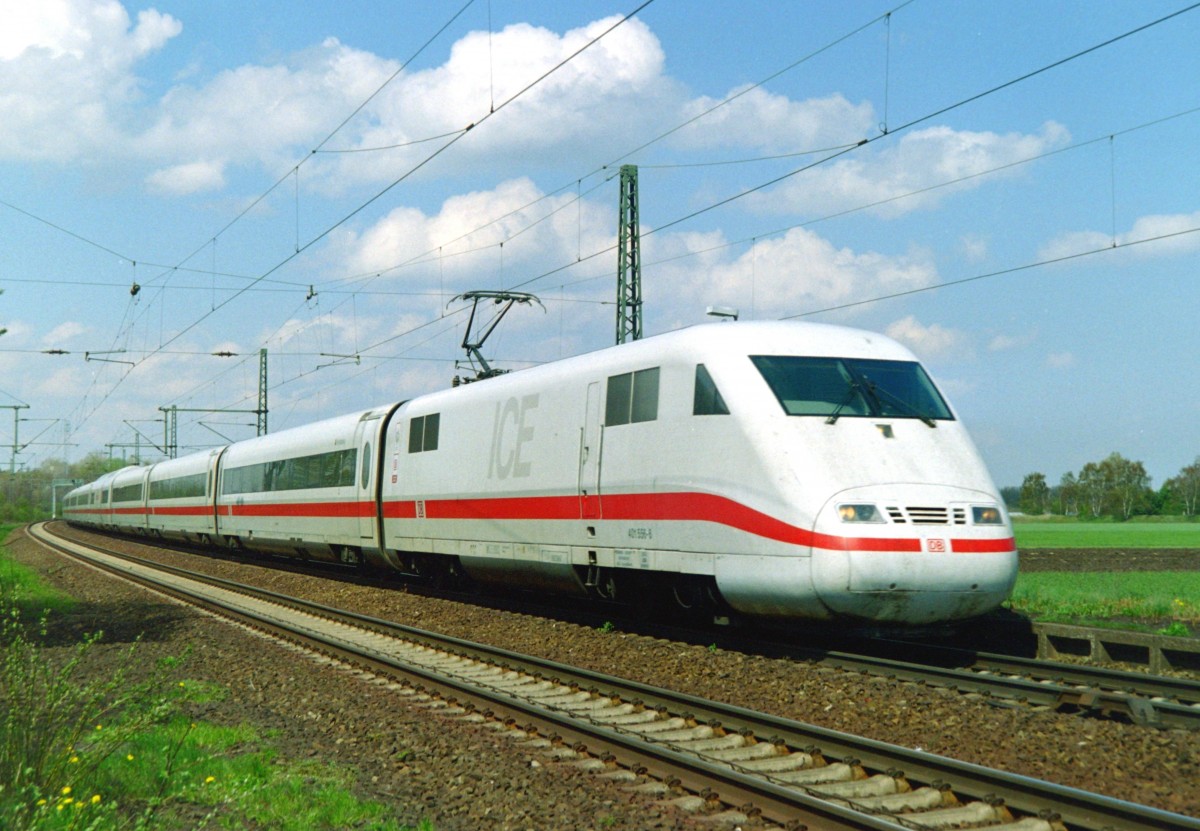 401 556 als ICE 789 (Hamburg-Altona–Mnchen Hbf) am 01.05.2006 in Ashausen