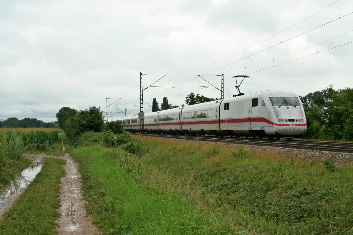 401 559-0 als ICE 279 von Berlin Ostbahnhof nach Basel SBB am Nachmittag des 30.07.14 bei H�gelheim.