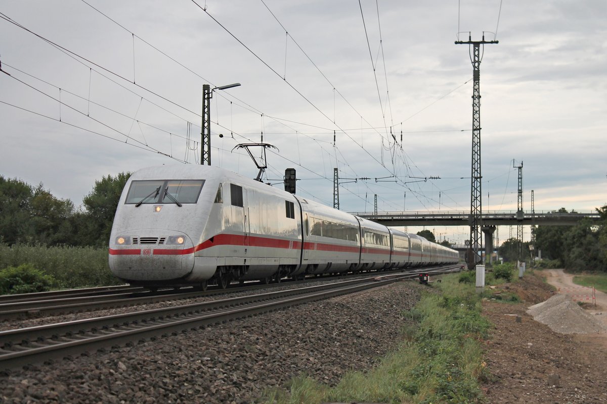 401 559-0  Bad Oldesloe  am 16.09.2016 als ICE 274 (Basel SBB - Berlin Ostbahnhof) bei Müllheim (Baden) auf der KBS 703 in Richtung Freiburg (Breisgau).
