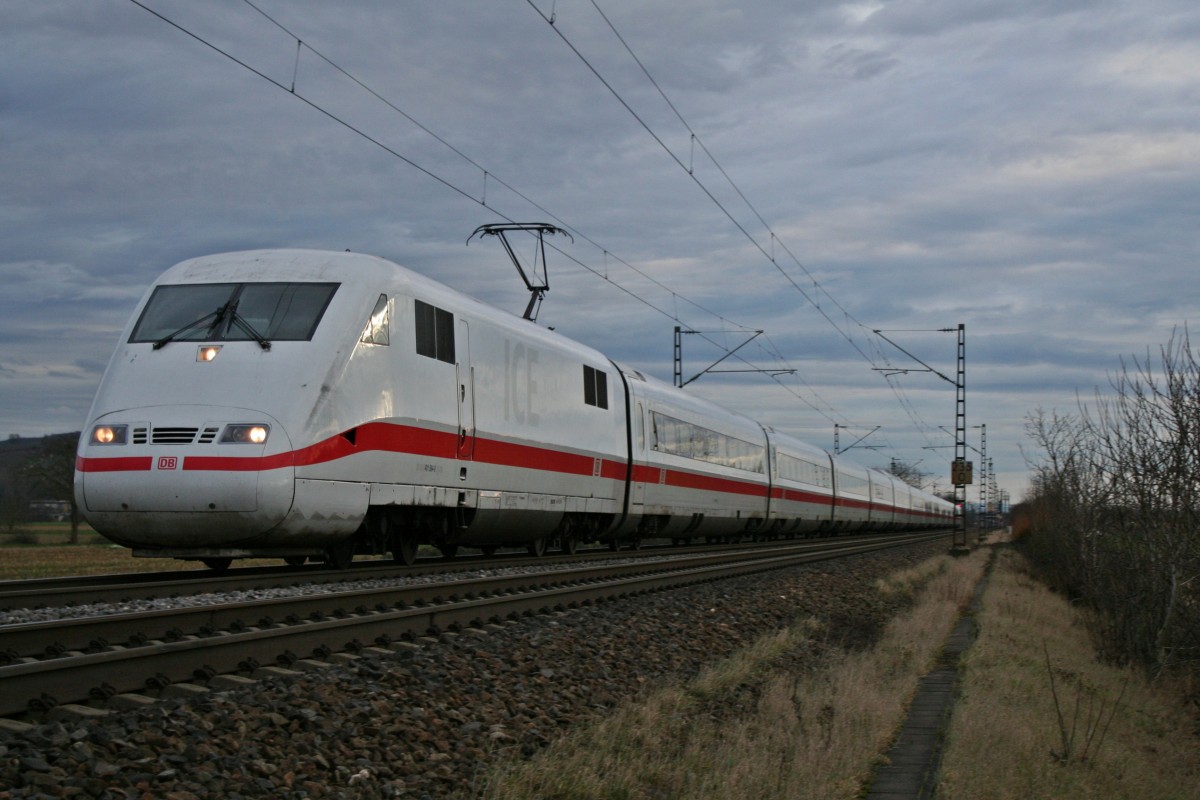 401 564-0 als ICE 70 von Basel SBB nach Hamburg-Altona am Nachmittag des 06.01.14 bei Hgelheim.