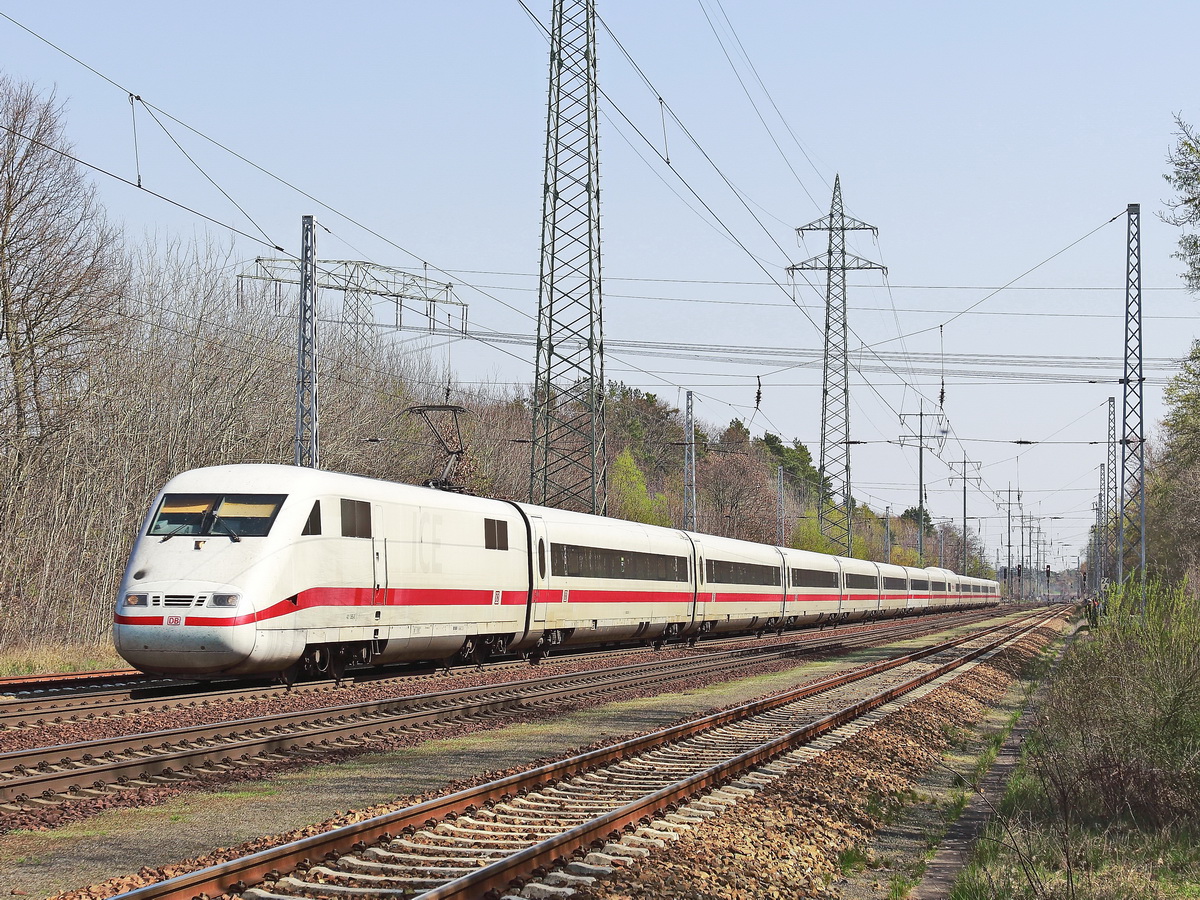 401 565-7 / 401 065-8   Neu Isenburg  am 07. April 2019 bei Diedersdorf.