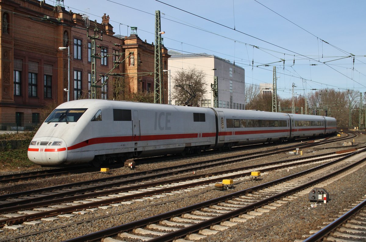 401 568-1  Crailsheim  fährt am 25.3.2017 als ICE935 von Hamburg-Altona nach Stuttgart Hauptbahnhof in den Hamburger Hauptbahnhof ein.