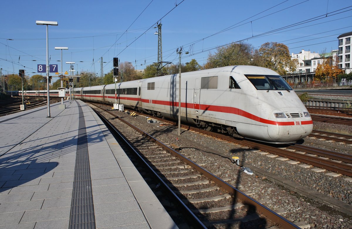 401 571-5  Heusenstamm  erreicht am 3.11.2018 als ICE707 von Hamburg-Altona nach München Hauptbahnhof den Hamburger Hauptbahnhof.