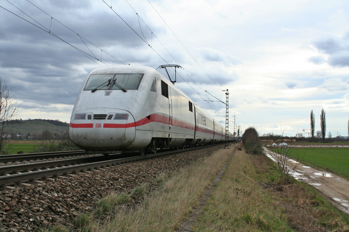 401 572-3 als ICE 279 von Berlin Ostbahnhof nach Basel SBB am Nachmittag des 27.02.14 westlich von Hgelheim.