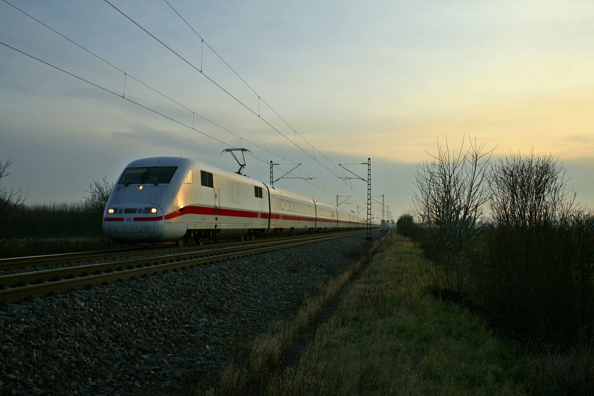 401 576-3 war am 18.01.14 als ICE 274 von Basel SBB nach Hamburg-Altona unterwegs. Hier konnte ich den Zug im letzten Tageslicht sdlich von Buggingen fotografieren.