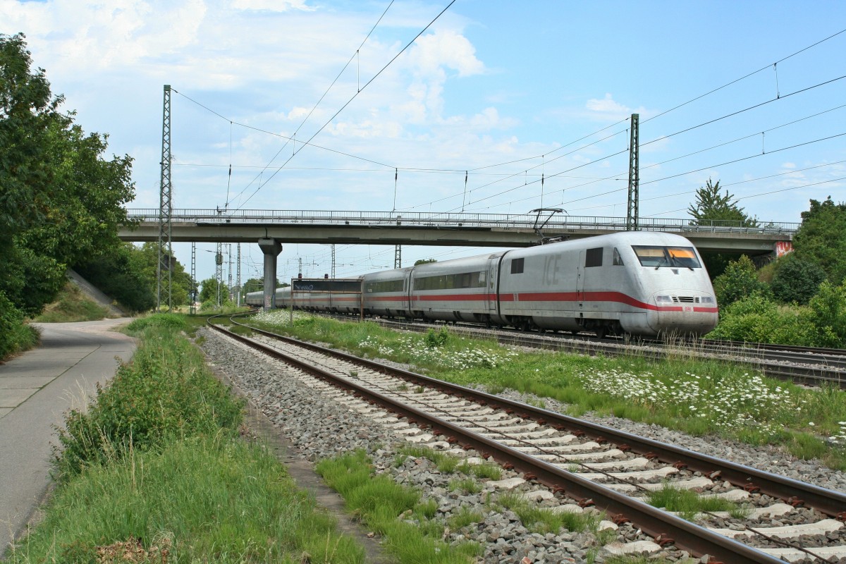 401 576-4 als ICE 296 von Interlaken Ost nach Berlin Gesundbrunnen am 03.08.13 im Bahnhofsbereich von Mllheim (Baden).