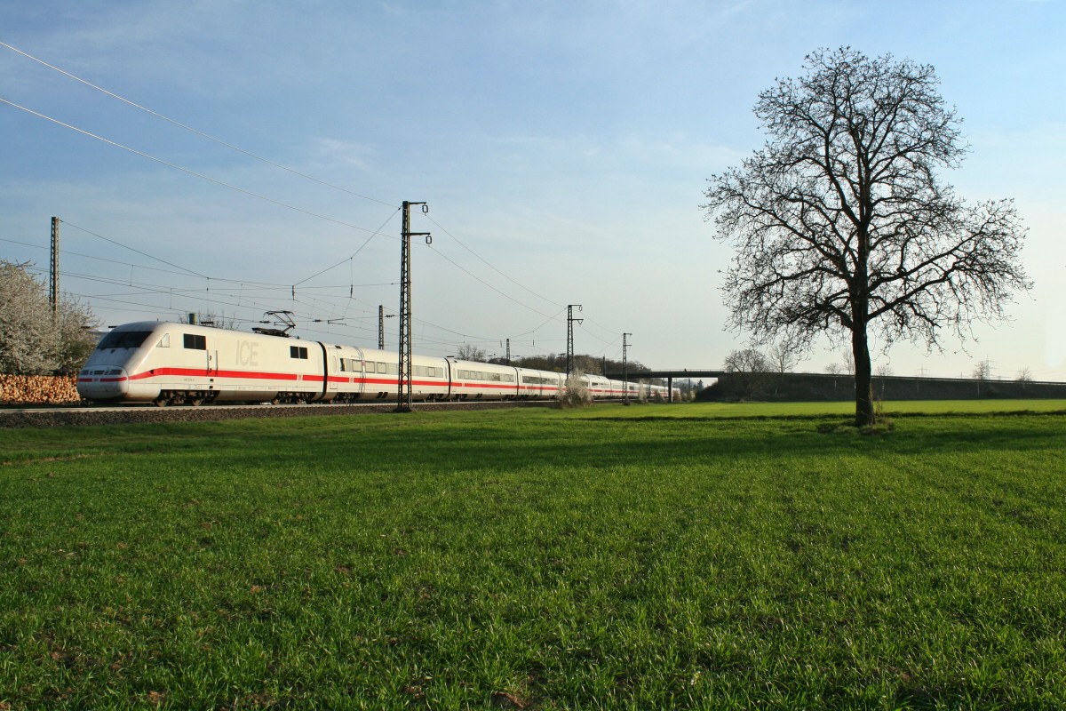 401 578-0 als ICE 77 von Kiel Hbf nach Zrich HB am Abend des 27.03.14 sdlich von Auggen.