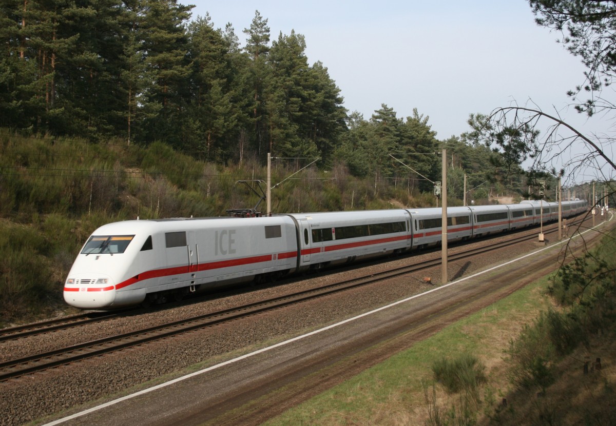 401 578 als ICE 79 (Hamburg-Altona–Zrich HB) am 23.03.2015 zwischen Suderburg und Unterl