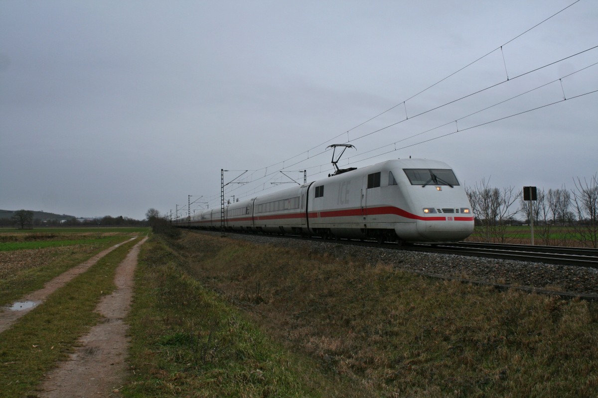 401 580-6 als ICE 370 von Interlaken Ost nach Berlin Ostbahnhof am Vormittag des 03.01.14 bei Hgelheim.