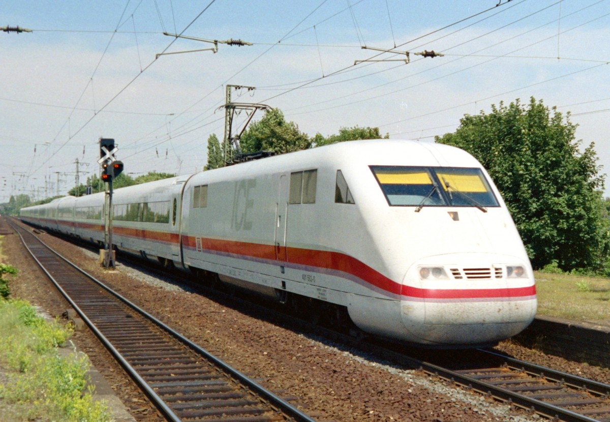 401 583 als ICE 577  Roswitha von Gandersheim  (Hamburg–Stuttgart) am 23.07.1996 in Hannover Bismarckstrae