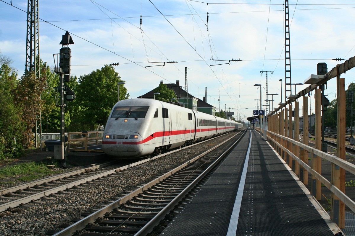 401 584-8 als ICE ___ von Zrich HB nach Hamburg Altona am Nachmittag des 17.04.14 im Bahnhof Mllheim (Baden).
