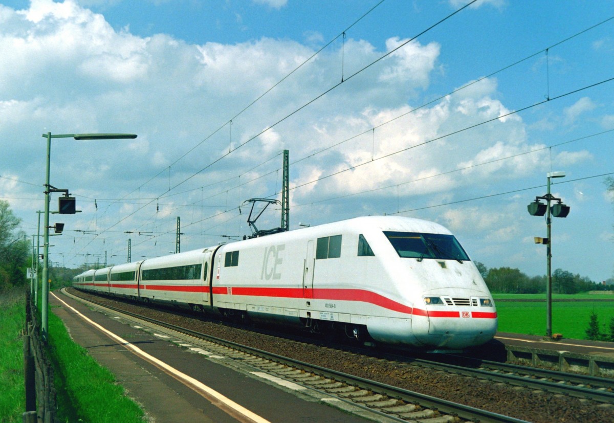 401 584 als ICE 77 (Hamburg-Altona–Zrich HB) am 01.05.2006 in Ashausen