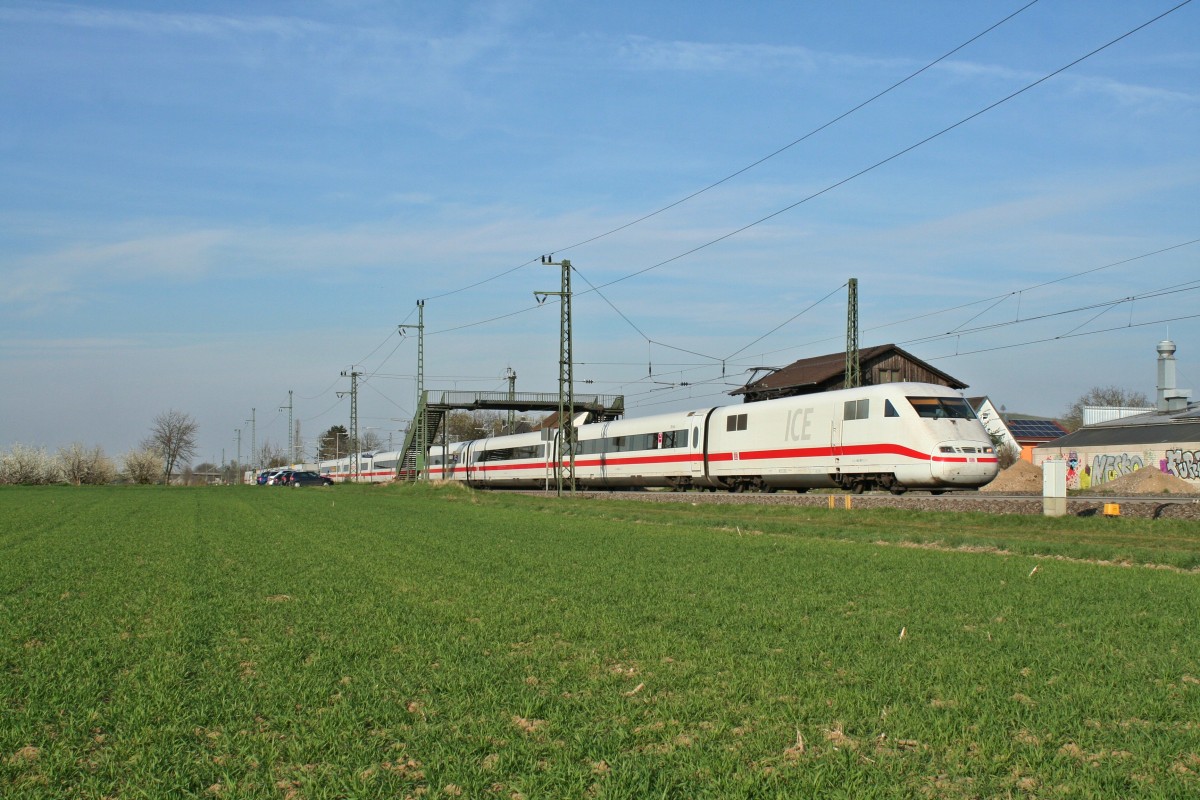 401 587-0 als ICE 75 von Hamburg-Altona nach Zrich HB am Nachmittag des 29.03.14 in Auggen.