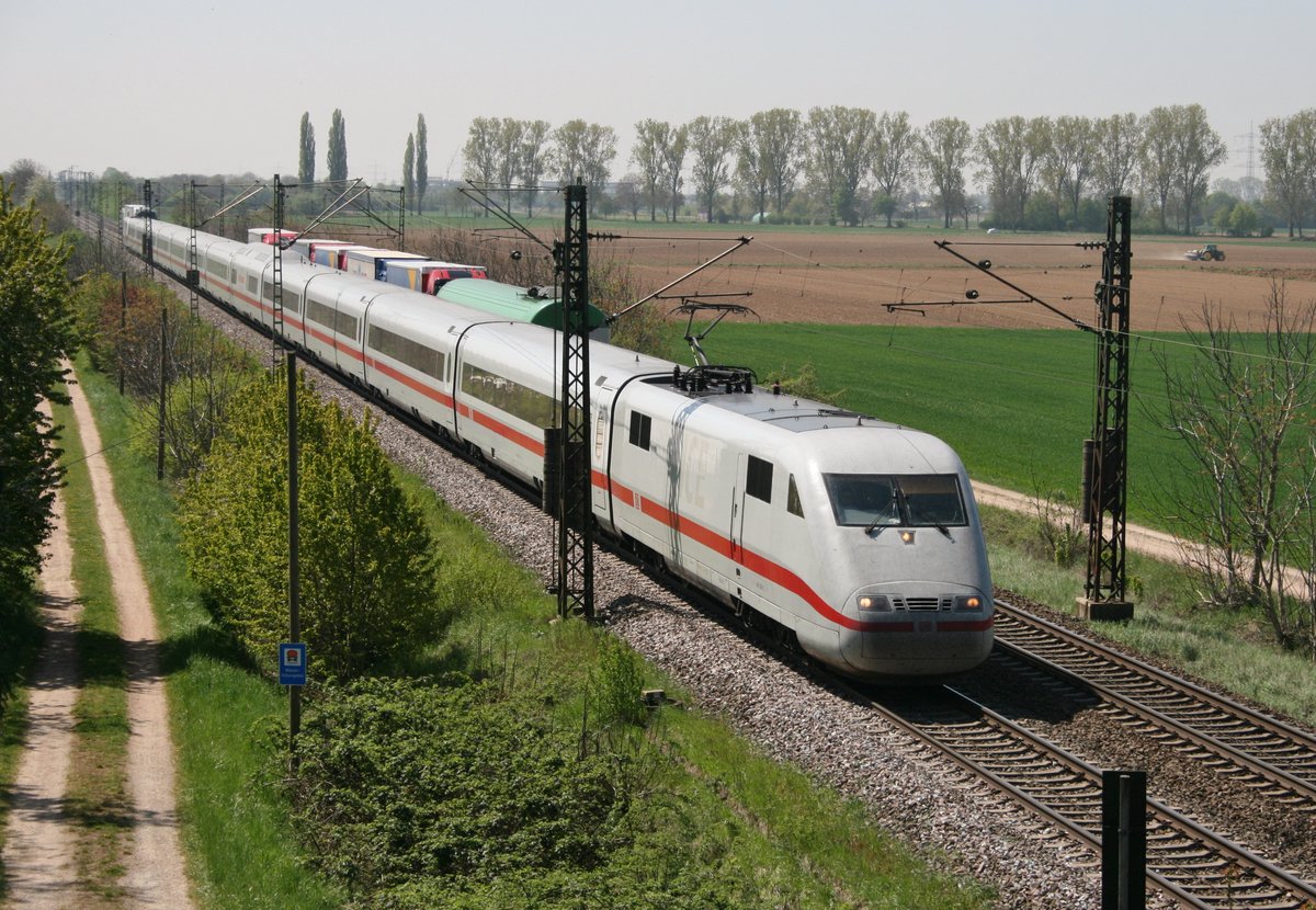 401 xxx als ICE 278 (Interlaken Ost–Berlin Ostbf) am 22.04.2015 zwischen Mllheim (Baden) und Buggingen