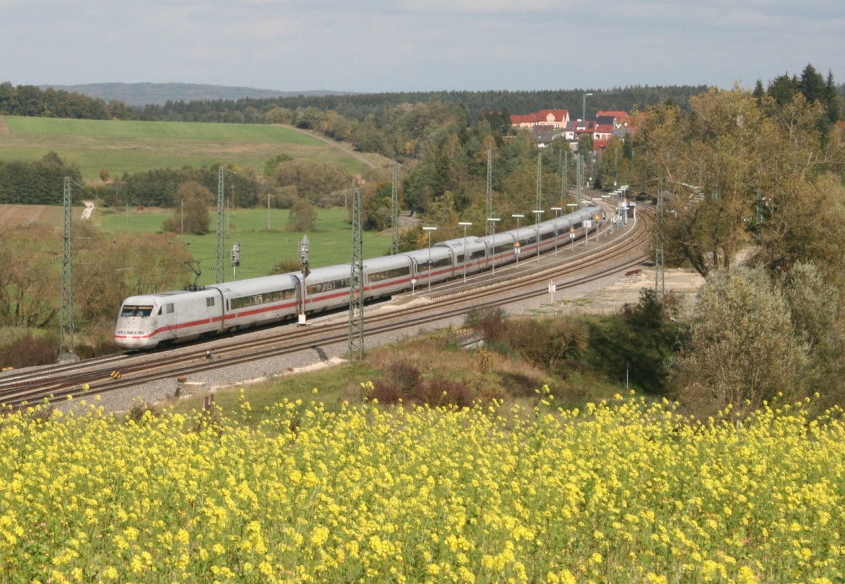 401 xxx als ICE 585 (Hamburg-Altona–Mnchen Hbf) am 11.10.2011 in Otting-Weilheim