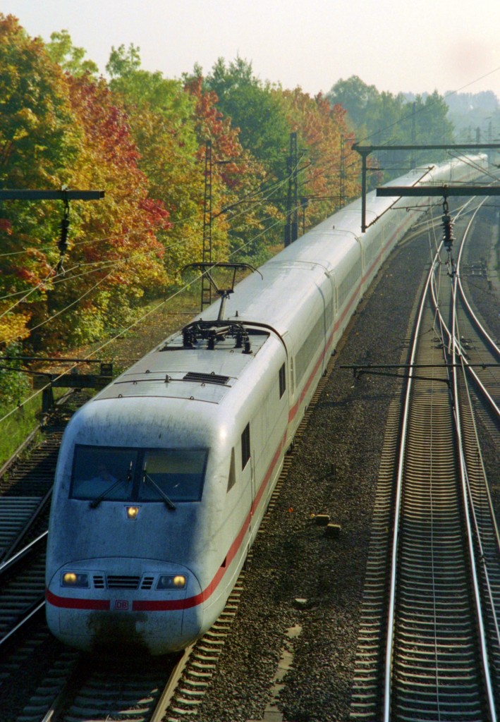 401 xxx als ICE 672 (Stuttgart Hbf–Hamburg-Altona) am 13.10.2005 in Stelle