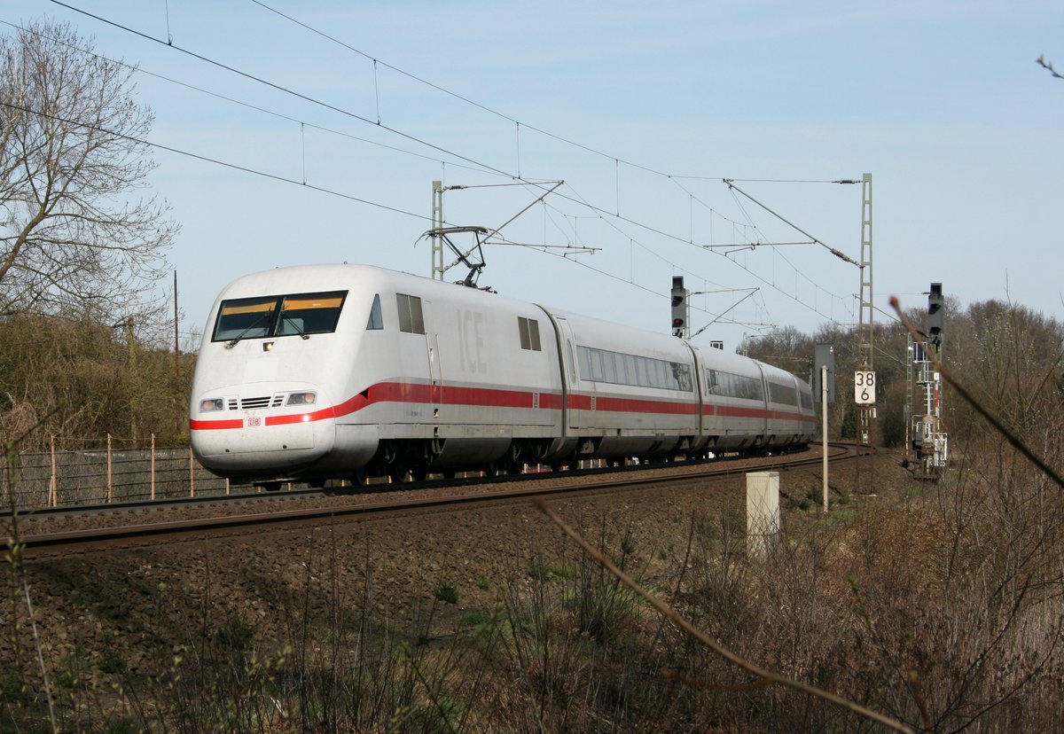 401 xxx als ICE 789 (Hamburg-Altona–Mnchen Hbf) am 25.03.2017 zwischen Celle und Hasenwechsel